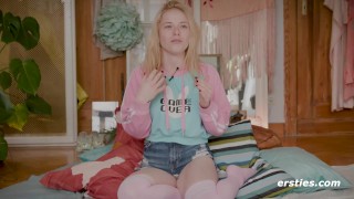Ersties – 69 Fragen an Mia A mit einem heißen Solo auf dem Küchentisch