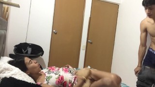 I fuck my girlfriend and fill her pussy.