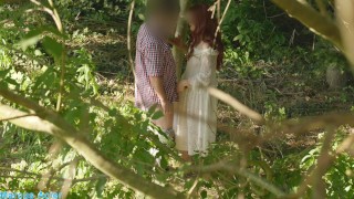 Rendez vous secret entre amoureux dans la forêt, sexe passionné. Vidéo voyeur esthétique.