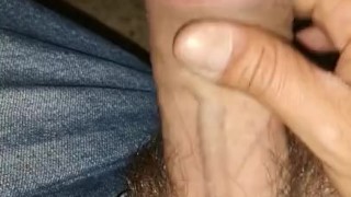 Solitario masturbando mi pollon en la escalera